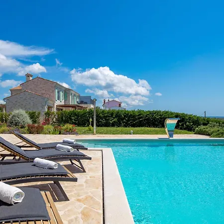 Villa Plava With Panoramic Seaview And Big Pool Bale