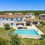 Plava With Panoramic Seaview And Big Pool * 巴莱
