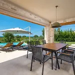 Plava With Panoramic Seaview And Big Pool * 巴莱