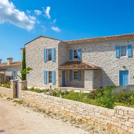 Villa Plava With Panoramic Seaview And Big Pool Bale